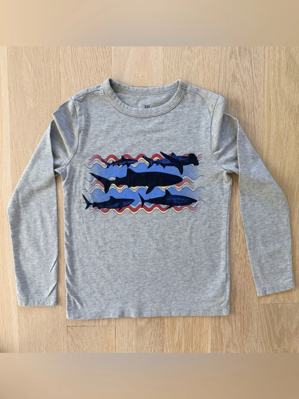 GAP Gray Long-Sleeve Tee with Navy Shark Graphics - Size S (6-7)